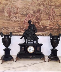 Laikrodis iš „Le Comptoir Général“  parduotuvės. "Senovės prabanga" prekė.