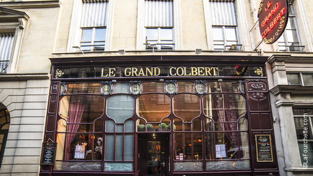 1850 m. "Le Grand Colbert" parduotuvės vitrinos išlikusios iki šių dienų.