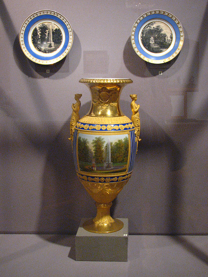 Imperatoriškojo fabriko porcelianas  Rusijos imperatorių rezidencijose Peterhofe ir Tsarskoje Selo.