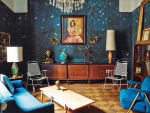 eclectic-interior-design-living-room-blue-walls-furniture-the-difference-between-modern-and-kukun