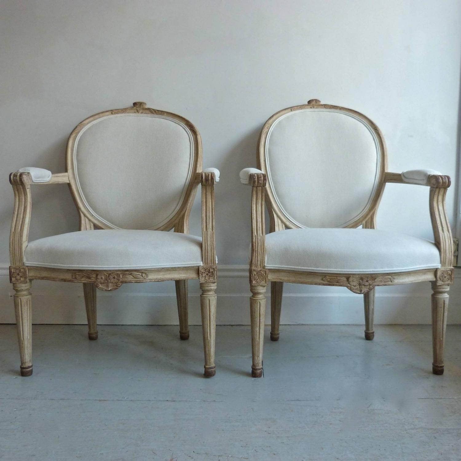 pair-of-gustavian-style-armchairs_10052_main_size3